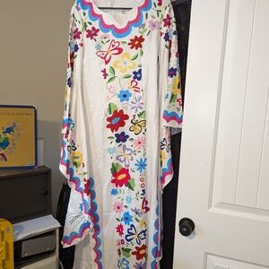 Flower power dress with obnoxious sleeves